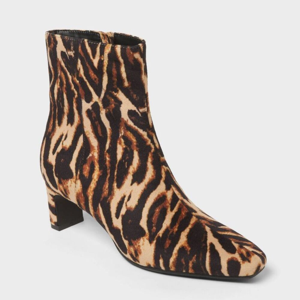 Women’s Wide Width Tigris Boots with Memory Foam Insole – Tiger Print 9W